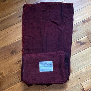 Qantas David Caon Inflight Blanket Burgundy Ombré Recycled Eco Knit Travel Throw